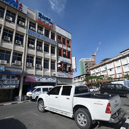 Oyo 90820 River Inn Miri Exterior photo