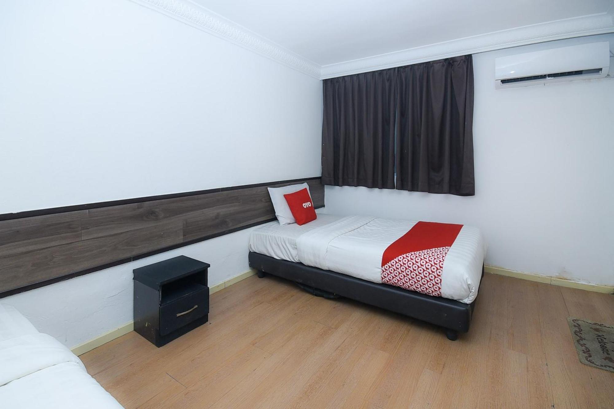 Oyo 90820 River Inn Miri Exterior photo