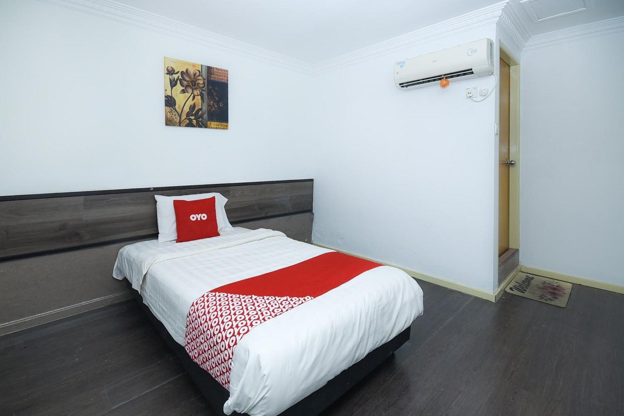 Oyo 90820 River Inn Miri Exterior photo