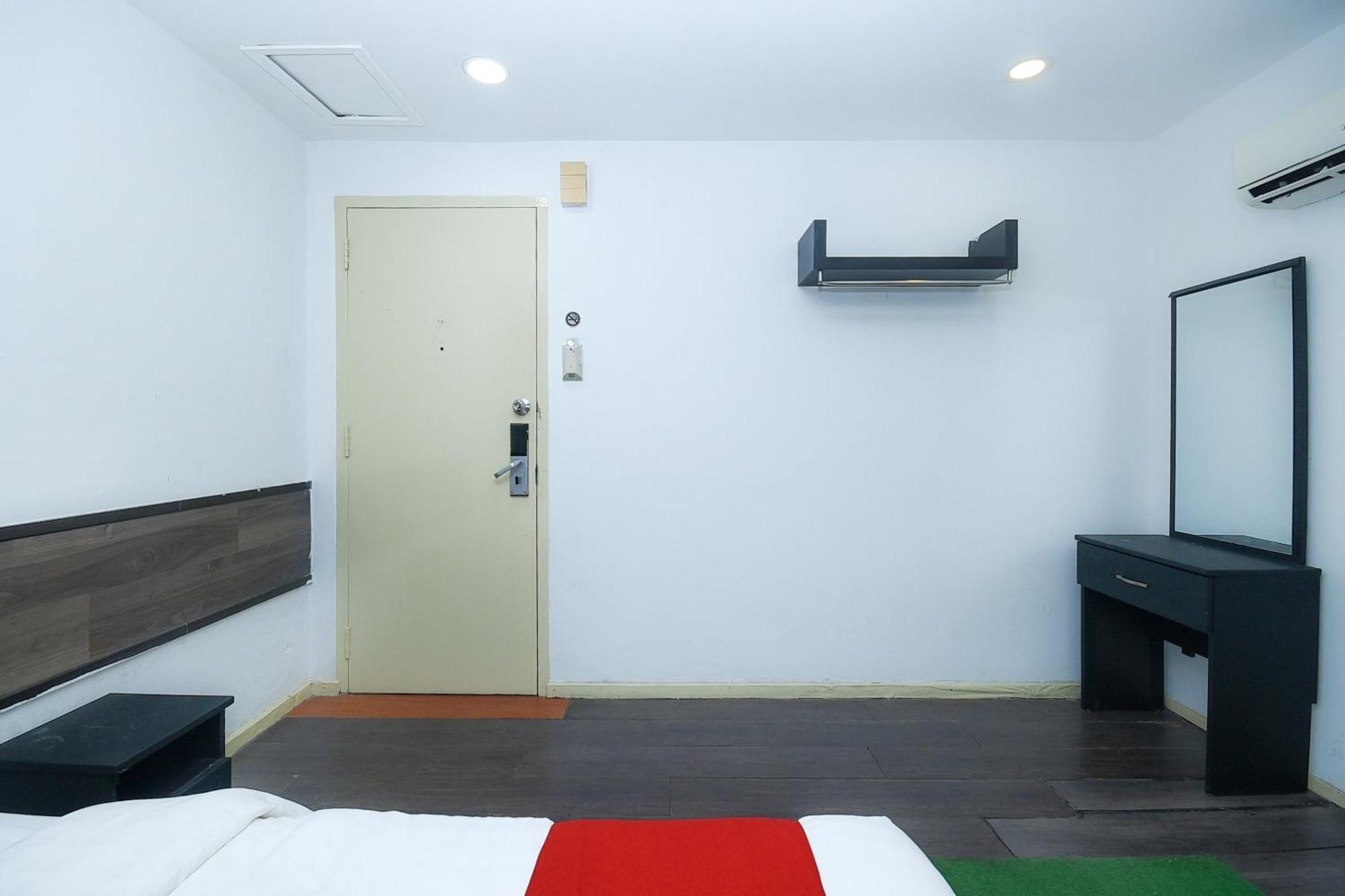 Oyo 90820 River Inn Miri Exterior photo
