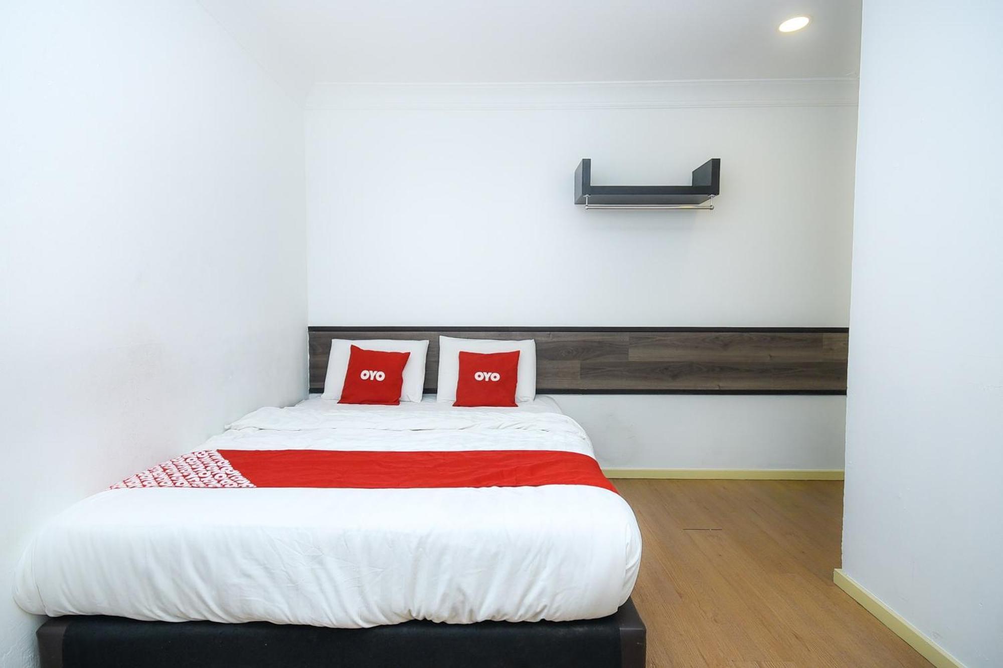 Oyo 90820 River Inn Miri Exterior photo