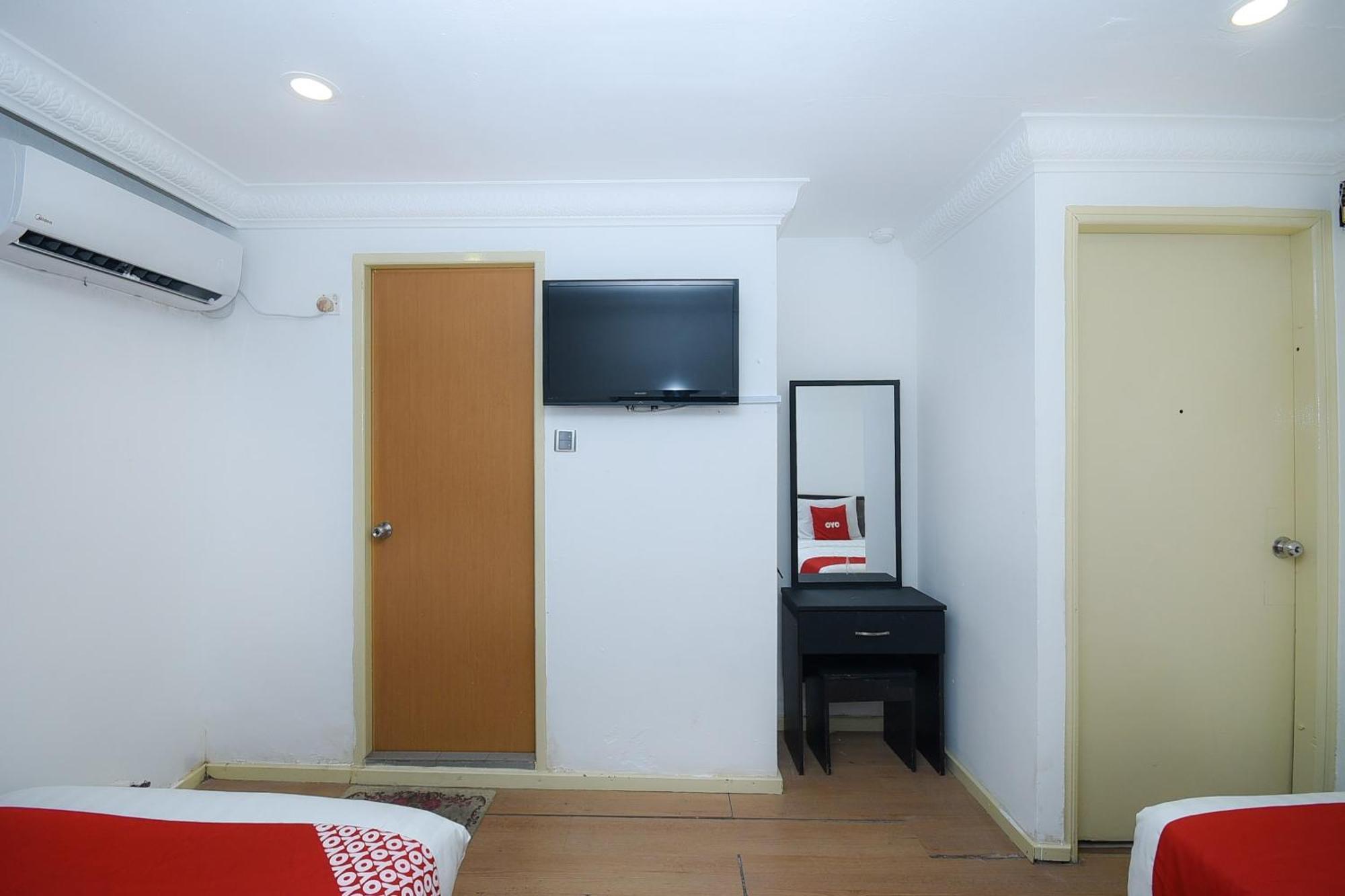 Oyo 90820 River Inn Miri Exterior photo