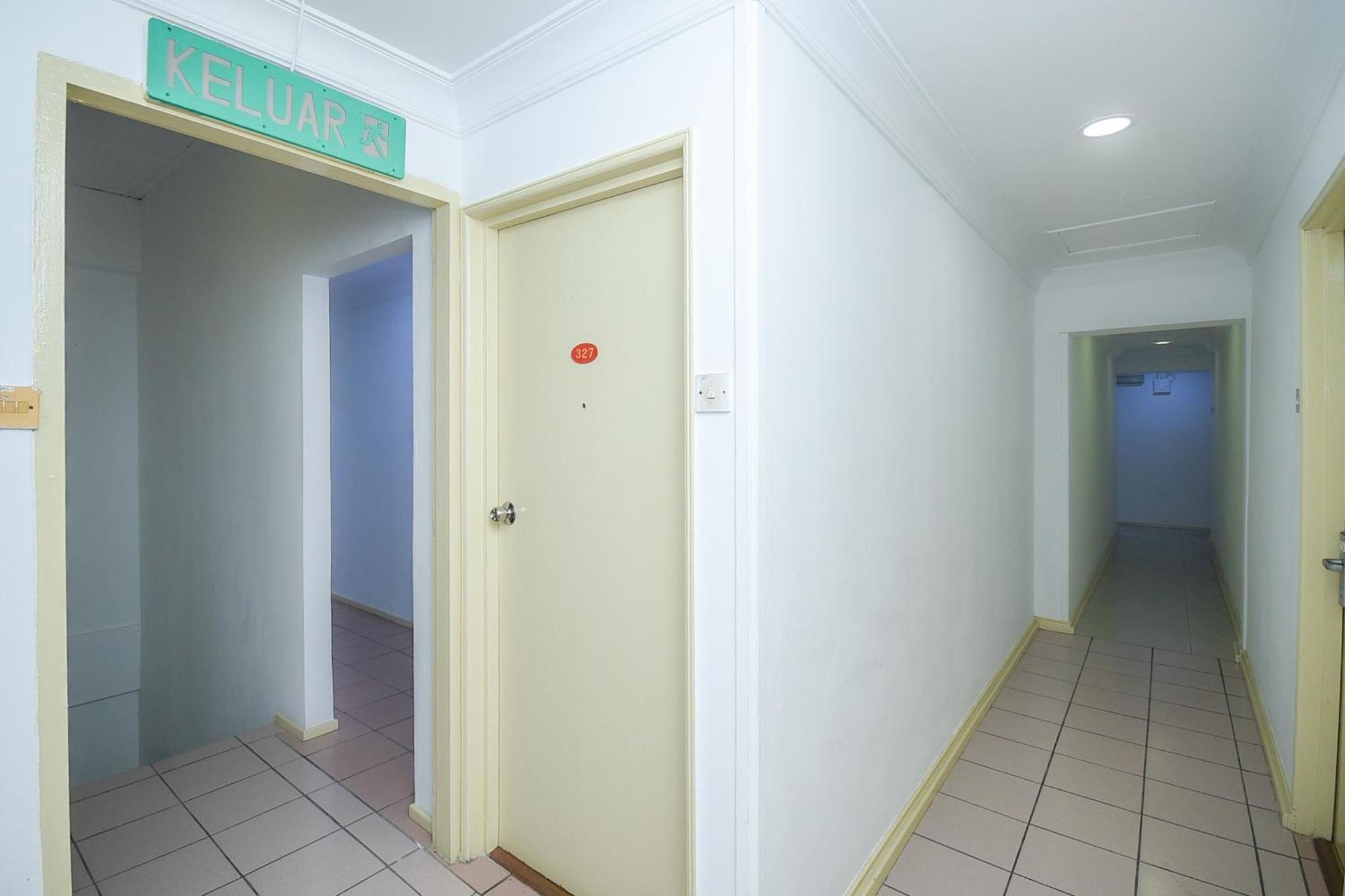 Oyo 90820 River Inn Miri Exterior photo
